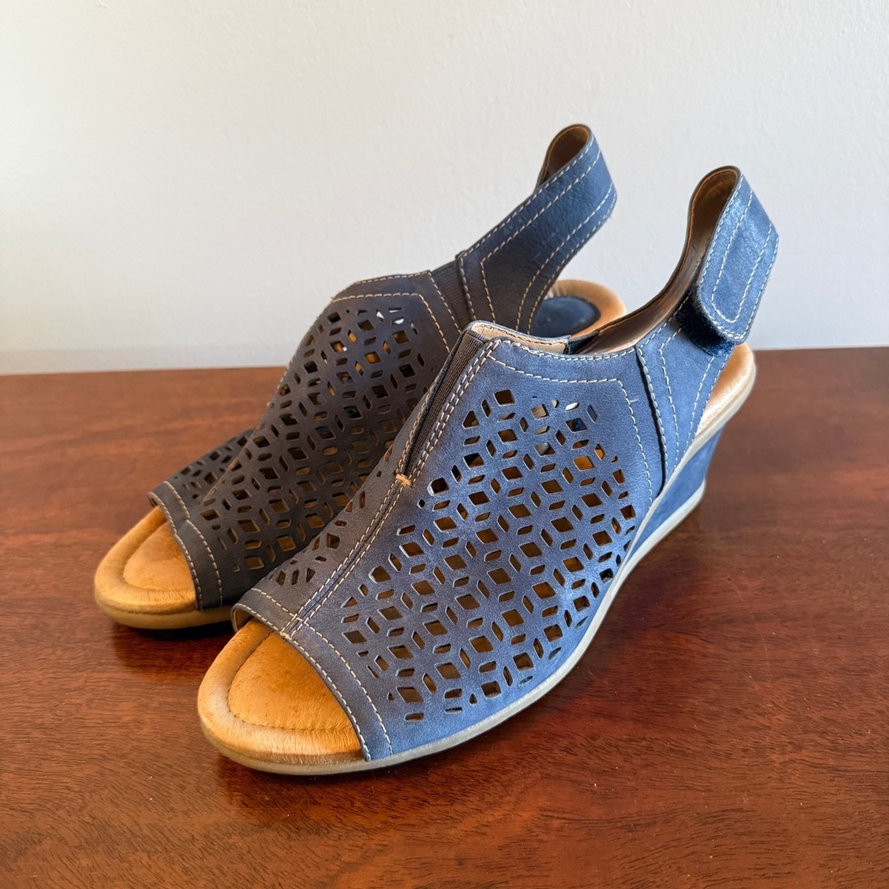 Earth Cascade Indigo Blue Perforated Wedge Sandals Size 9